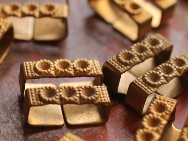 画像2: ヴィンテージの真鍮製のベルトパーツ　2個 (2)