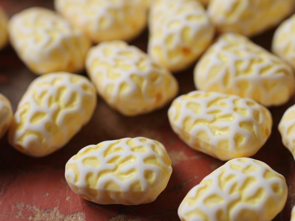 画像3: ドイツヴィンテージ　ルーサイト・ゼブラトライアングル【イエロー小】　 (3)