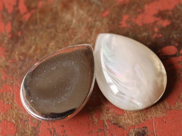 画像2: ドイツヴィンテージ・ルーサイトのカボション　【しずく型　クリアー＆オパールマーブル18×13mm】2個 (2)