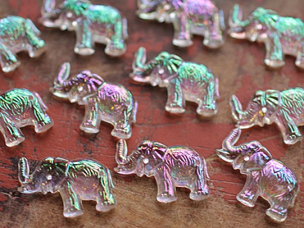 画像2: ドイツヴィンテージのルーサイトABカラーの象のビーズ　2穴　24×16mm　2個 (2)