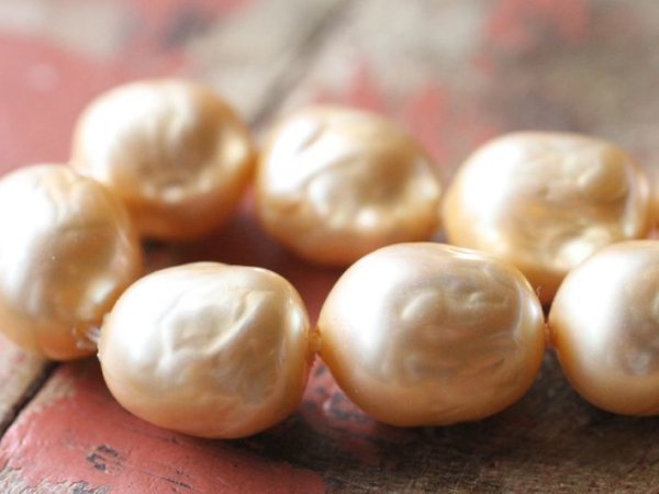 画像2: ジャパンヴィンテージ・ガラスパール【14ミリ前後・バロック・28粒前後】オレンジ色 (2)