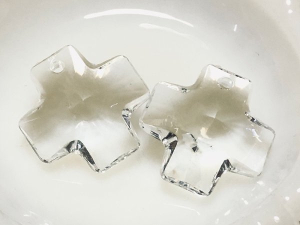 画像2: ドイツ製 クリアー・アクリルドロップ【スイスクロス】 2個 (2)