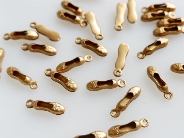 画像2: ヴィンテージUSA真鍮製　【立体バレエシューズ・スモール】チャーム　2個 (2)