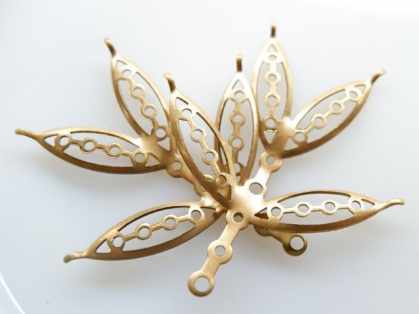 画像2: ヴィンテージUSA真鍮製 ラージリベットホール・リーフ 2個     (2)