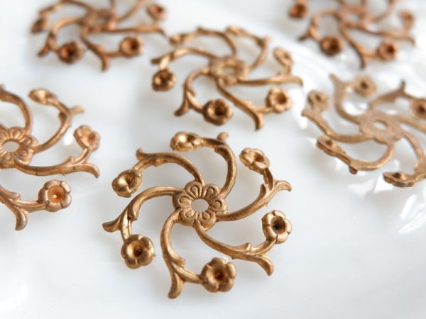画像2: ヴィンテージUSA真鍮製　ラインストーンセッティング　スクロール　2個 (2)