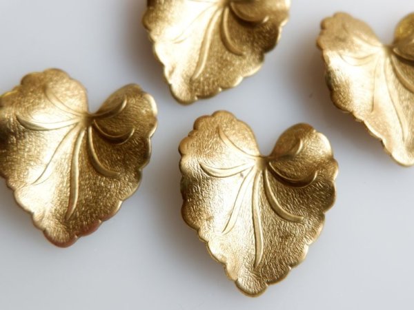 画像4: USA真鍮製　テクスチャーリーフ・スタンピング【シクラメン】2個　　　 (4)