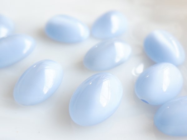 画像3: ドイツヴィンテージ・ガラスカボション【ブルー・ムーンストーン調】18×13ミリ　2個　 (3)