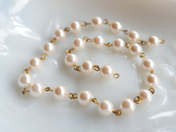 画像2: ジャパンヴィンテージ・アクリルパールチェーン【ラウンド8ミリ】約24粒30センチ (2)