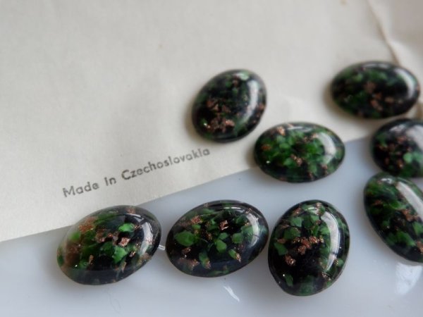 画像3: チェコヴィンテージ グリーン×ブラック×ゴールド【オーバル18×13】ガラスカボション 2個 (3)