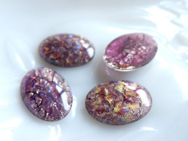 画像3: チェコヴィンテージ　ファイヤーオパール・ガラスカボション【アメジスト25×18mm】1個　　ドラゴンブレス (3)