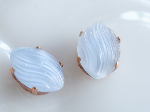 画像2: ドイツヴィンテージ・ガラスカボション【ブルー・リーフ型】15×9.5ミリ　2個　 (2)