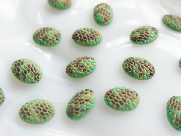 画像4: ドイツ ヴィンテージ　ガラスカボション【ミニサイズ・スネイク・グリーン10×7ミリ】2個 (4)