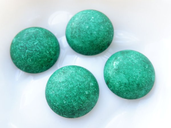画像2: ドイツヴィンテージ　ルーサイト系カボション【ラフ・グリーン29ミリ】2個 (2)