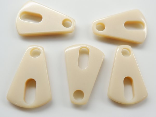 画像3: ドイツヴィンテージ・ガラリス【ベージュ】キーホール・コネクター10個 (3)