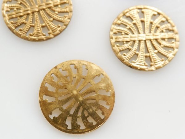 画像2: 再入荷予定無し　USA真鍮製　ラウンドメダリオン30ミリ　フィリグリー　1個 (2)