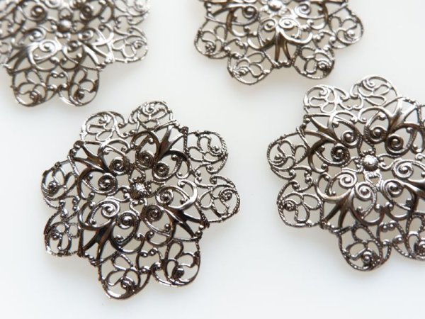 画像4: ミリアムハスケル　スチールグレー色　38ミリフィリグリー　2個　ハスケルパーツ (4)