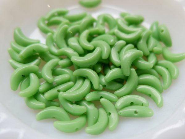 画像2: チェリーブランド　ジャパンヴィンテージ・プレスガラスビーズ【ムーン・グリーン　30個】　ポンズガラスビーズ (2)