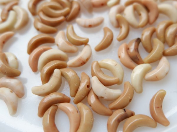 画像2: チェリーブランド　ジャパンヴィンテージ・プレスガラスビーズ【ムーン・ベージュミックス　30個】　ポンズガラスビーズ (2)