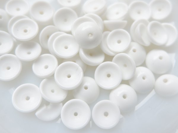 画像2: チェリーブランド　ジャパンヴィンテージ・プレスガラスビーズ【ビーズキャップ型・ホワイト10ミリ　30個】　ポンズガラスビーズ (2)
