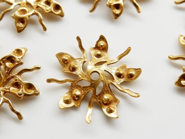 画像3: ミリアムハスケル　ロシアンゴールド【ストーンのセットできるフラワーパーツ】2個　ハスケルパーツ (3)