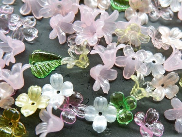 画像2: ドイツ製 ルーサイトパーツ・ピンク系　3グラム40個前後　　宅急便ご利用ください。 (2)