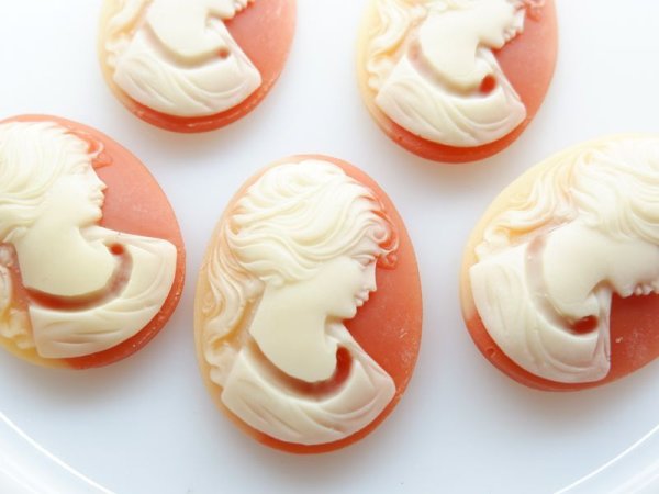 画像2: ジャパンヴィンテージ　女性のカメオ40×30ミリ【ストーンのセットできる朱色-B】　1個　　オレンジ　カーネリアン (2)