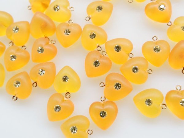 画像5: ドイツヴィンテージ　ルーサイト系オレンジのハートチャーム4個 (5)