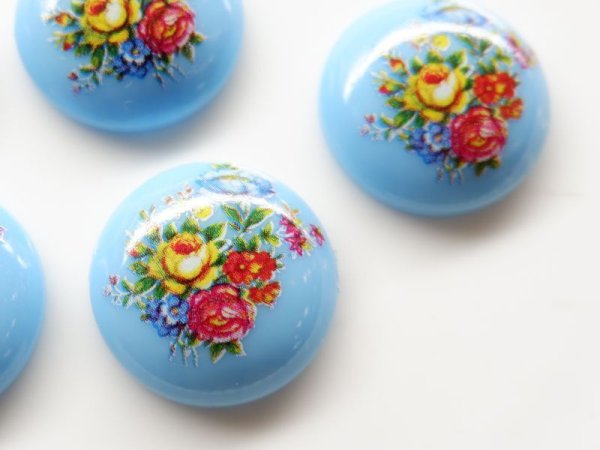 画像2: ドイツヴィンテージ？　フラワープリントカボション24ミリ【水色】2個　　カメオ (2)