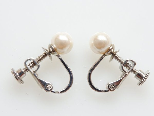 画像2: ジャパンヴィンテージ・クリーム色貝パール　イヤリング　6ミリ1ペア (2)