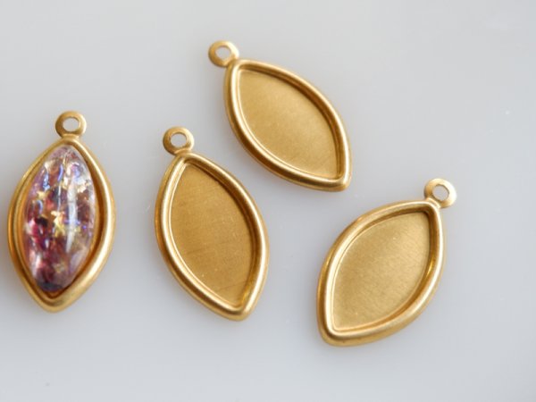 画像2: USA真鍮セッティング・フラットバック・ナヴェット【シンプル　※カン1つ　15×7ミリ用】4個 (2)