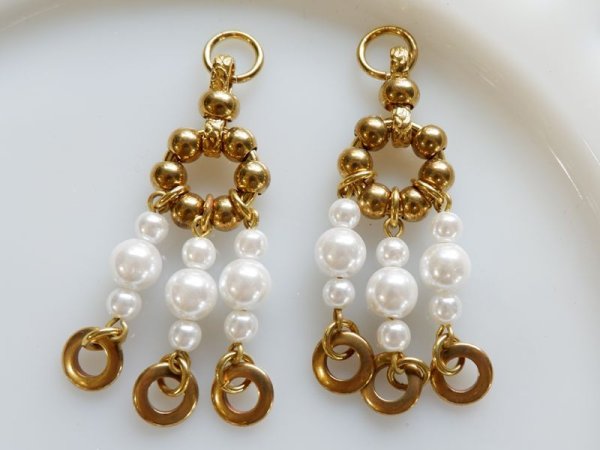 画像2: ヴィンテージ真鍮＆ホワイトプラパール【ドロップ】2個 (2)