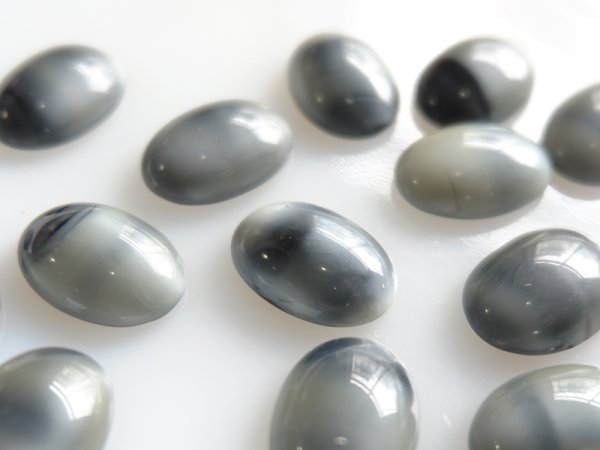 画像5: ドイツヴィンテージ・ガラス製カボション【ムーンストーン調　ベージュ×ブラック18×13mm】2個　ストーンのみ (5)