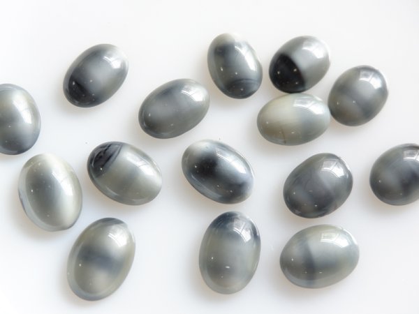 画像3: ドイツヴィンテージ・ガラス製カボション【ムーンストーン調　ベージュ×ブラック18×13mm】2個　ストーンのみ (3)