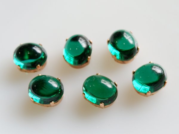 画像2: ドイツヴィンテージ　スムーストップガラスカボション＋縫付け用台座【エメラルド】12×10ミリ　2個 (2)