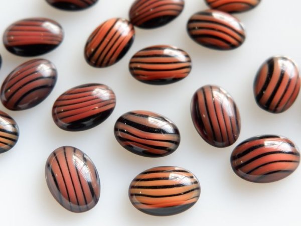 画像2: ドイツヴィンテージ　ガラスカボション　【オーバル・ブリック×ブラックストライプ】14×10ミリ　2個 (2)