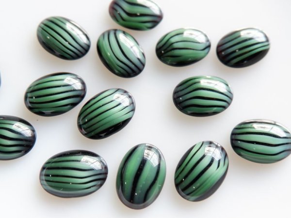 画像3: ドイツヴィンテージ　ガラスカボション　【オーバル・グリーン×ブラックストライプ】18×13ミリ　2個 (3)