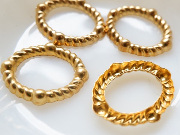 画像2: USA真鍮製 　オーバルフレーム・ドロップ　2個 (2)