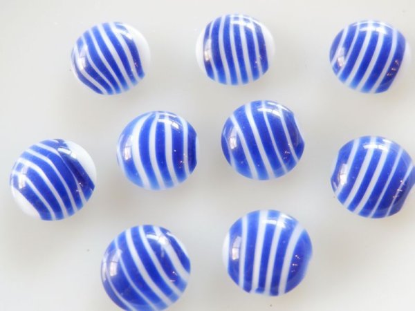 画像2: ドイツヴィンテージ・ガラスカボション【ブルー＆ホワイト　14.8mmストライプ】　2個 　　約15ミリ (2)