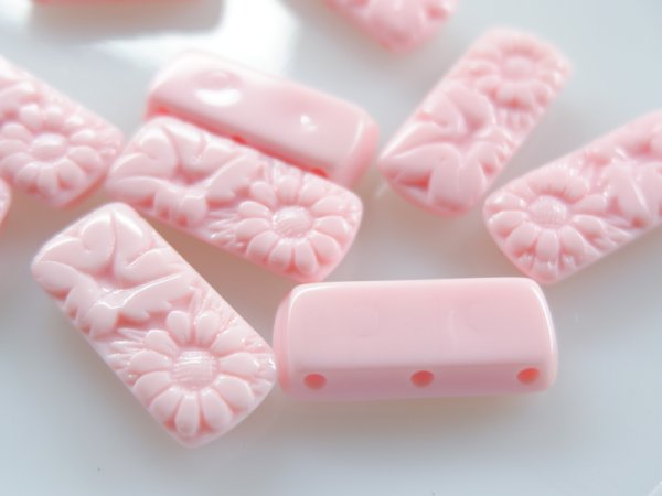 画像2: ジャパンヴィンテージ　プラスチックフラワー3連用ビーズ　３つ穴【ピンク】10個 (2)