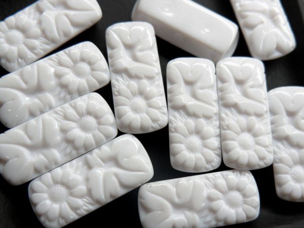 画像2: ジャパンヴィンテージ　プラスチックフラワー3連用ビーズ　３つ穴【ホワイト】10個 (2)