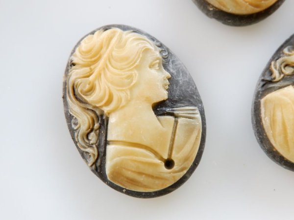 画像4: ヴィンテージ　女性のカメオ40×30ミリ【ストーンのセットできるブラック】　1個 (4)