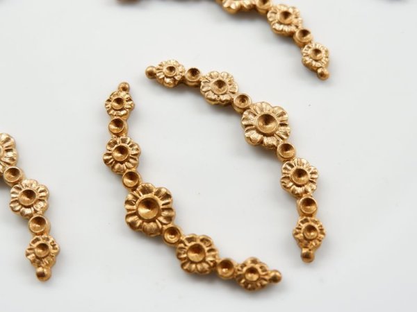 画像2: ヴィンテージ真鍮製パーツ【ストーンのセットできるフローラルバー】2個 (2)