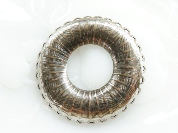 画像3: ミリアムハスケル　アンティークシルバー　ドーナツ型レースエッジパーツ46ミリ　1個 (3)