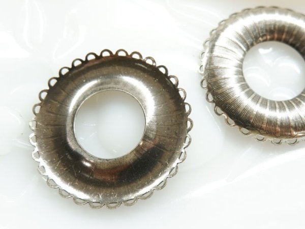 画像4: ミリアムハスケル　アンティークシルバー　ドーナツ型レースエッジパーツ46ミリ　1個 (4)
