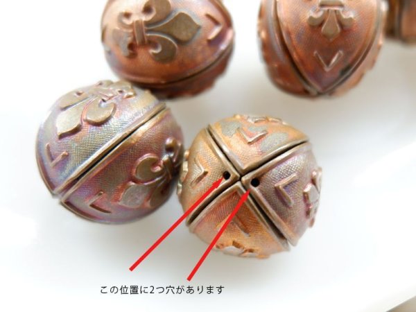 画像4: 訳あり特価　フランスヴィンテージ・フルールドリス・ラウンドパーツ　直径23ミリ　2個 (4)