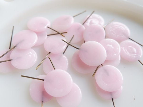 画像3: ジャパンヴィンテージ・ヘッドピン　チェリーブランド　【ペタル・ペールピンク大】10本 (3)