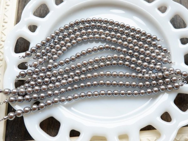 画像3: ジャパンヴィンテージ・加工途中のグレー色パール7ミリ玉　10本 (3)