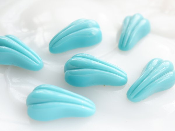 画像3: ドイツヴィンテージ・ガラスカボション【縦長ペタル・ターコイズブルー】21×11.5ミリ　2個　 (3)