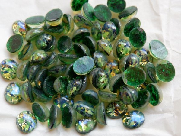 画像4: チェコヴィンテージ【キミドリ系オパール・オーバル10×8mm】2個　ストーンのみ　ドラゴンブレス　ファイヤーオパール (4)