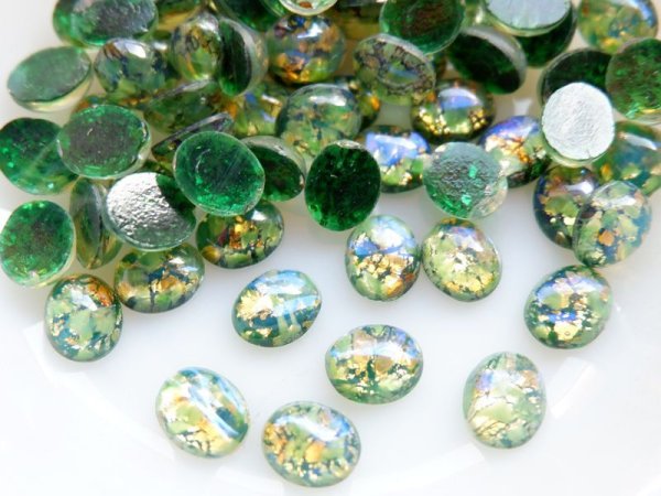 画像3: チェコヴィンテージ【キミドリ系オパール・オーバル10×8mm】2個　ストーンのみ　ドラゴンブレス　ファイヤーオパール (3)